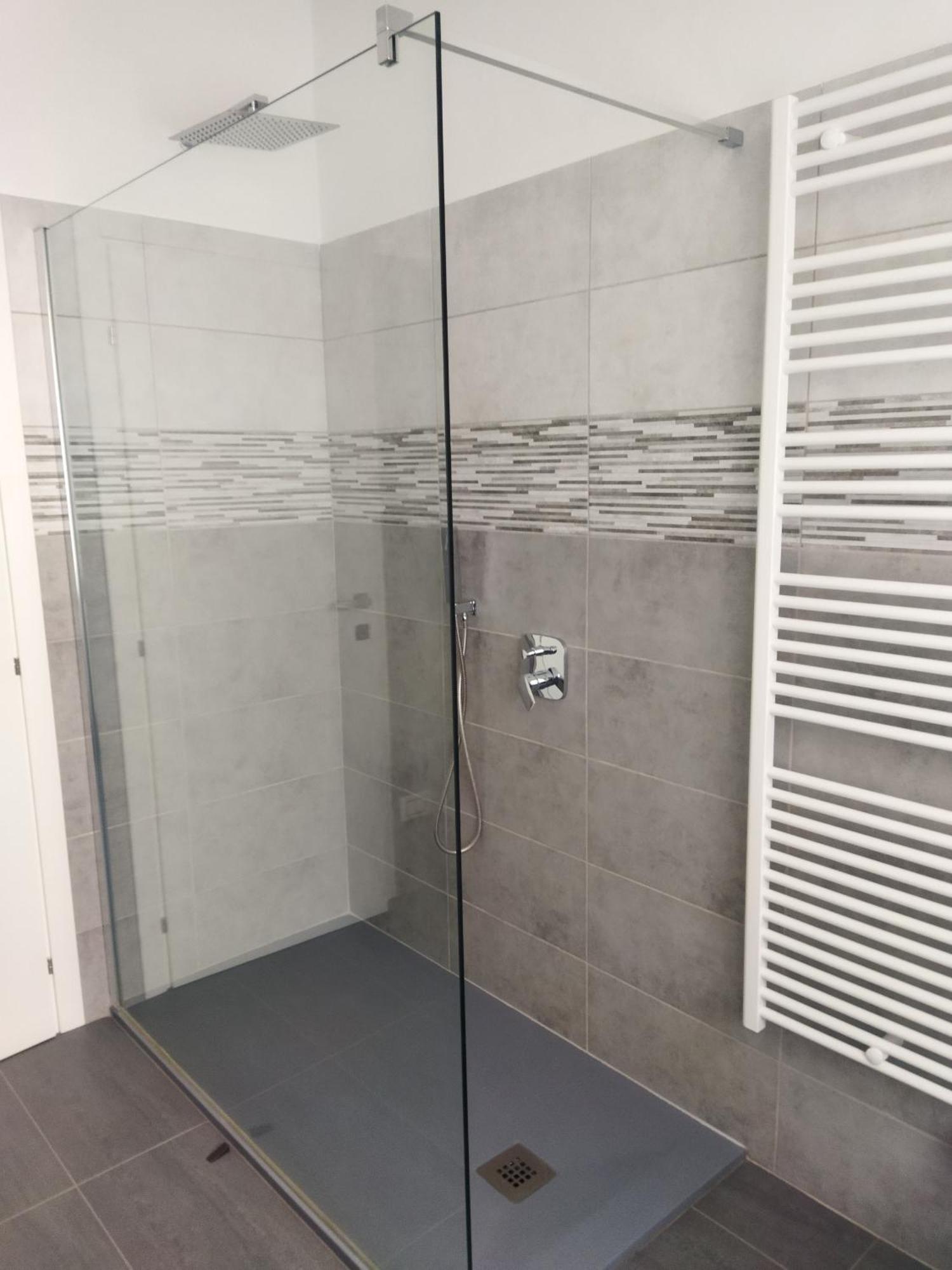 Rose Garden House Wi-Fi Apartment Riva del Garda Luaran gambar