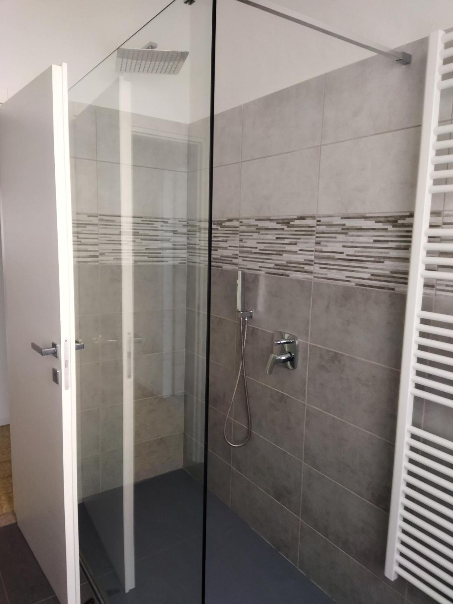 Rose Garden House Wi-Fi Apartment Riva del Garda Luaran gambar