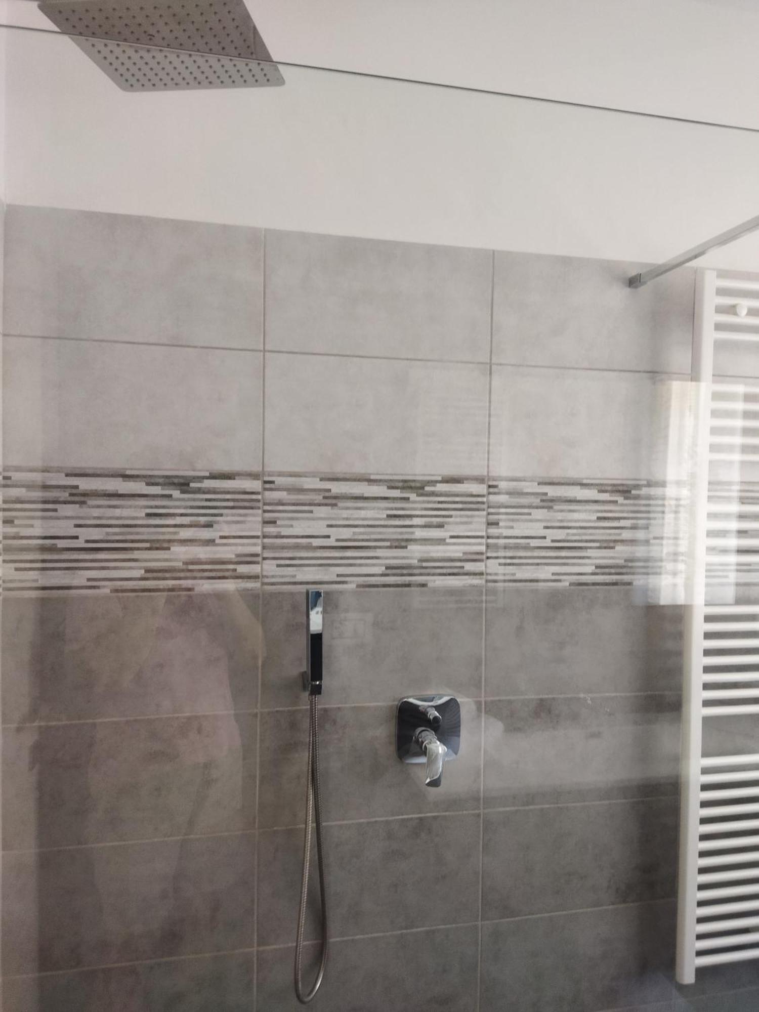 Rose Garden House Wi-Fi Apartment Riva del Garda Luaran gambar