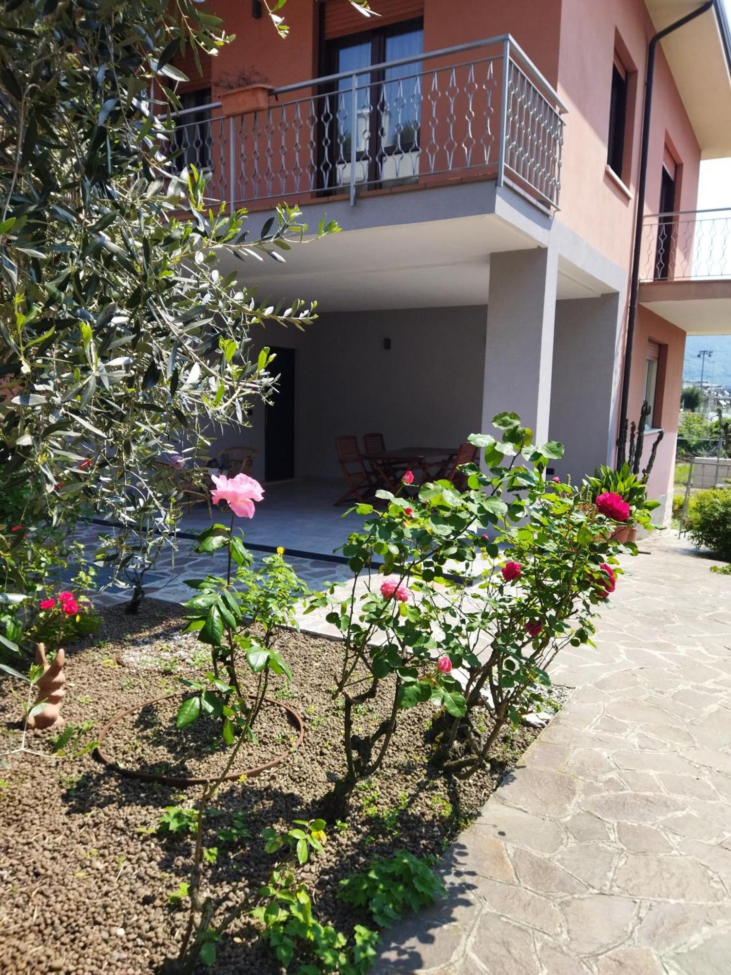 Rose Garden House Wi-Fi Apartment Riva del Garda Luaran gambar