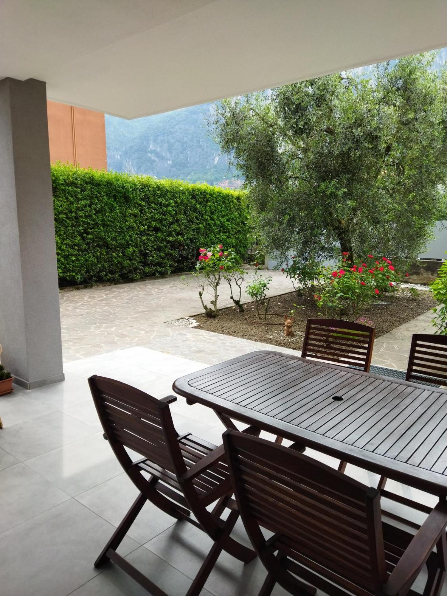 Rose Garden House Wi-Fi Apartment Riva del Garda Luaran gambar